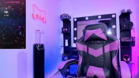 Snapshot of miss_kittyn chatting on 11.12.25 Miss Kittyn online show from 11.12.25