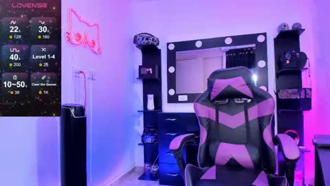 Snapshot of miss_kittyn chatting on 11.14.25 Miss Kittyn online show from 11.14.25