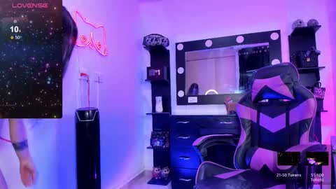 Snapshot of miss_kittyn chatting on 12.15.25 Miss Kittyn online show from 12.15.25