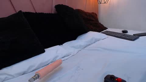 mia online show from 11.17.25