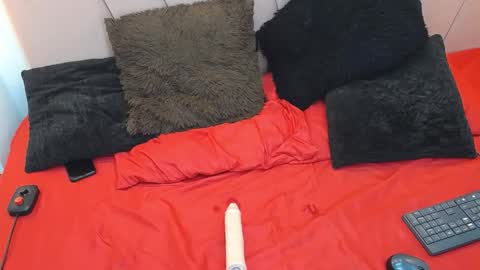 mia online show from 11.25.25