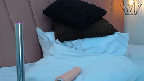 mia online show from 12.19.25