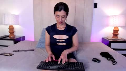 miss_milf_ online show from 04.15.26
