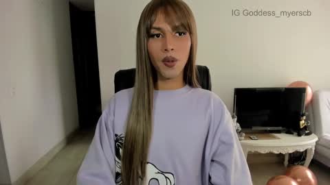 Snapshot of miss_myers chatting on 09.30.25 Goddess Myers thumb up is important for me kisses online show from 09.30.25