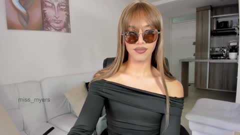 Snapshot of miss_myers chatting on 10.24.25 Goddess Myers thumb up is important for me kisses online show from 10.24.25