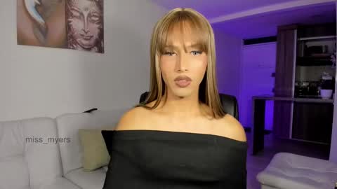 Snapshot of miss_myers chatting on 10.30.25 Goddess Myers thumb up is important for me kisses online show from 10.30.25