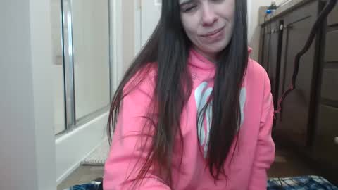 Snapshot of miss_sunshine01 chatting on 01.12.25 Bella online show from 01.12.25