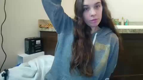 Snapshot of miss_sunshine01 chatting on 10.10.25 Bella online show from 10.10.25