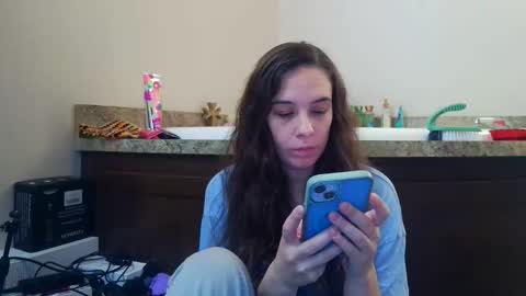 Snapshot of miss_sunshine01 chatting on 10.18.25 Bella online show from 10.18.25