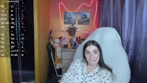 Snapshot of miss_tasy chatting on 03.12.25 Melanie January 15th is my birthday there will be an interesting show online show from 03.12.25