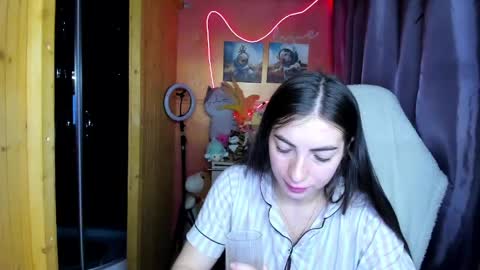 Snapshot of miss_tasy chatting on 05.02.26 Melanie January 15th is my birthday there will be an interesting show online show from 05.02.26