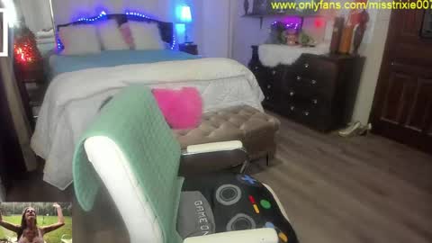 Snapshot of miss_trixie chatting on 05.21.26 Trixie007 online show from 05.21.26