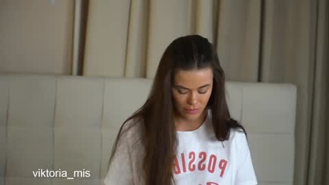 Miss Victoria online show from 01.28.25