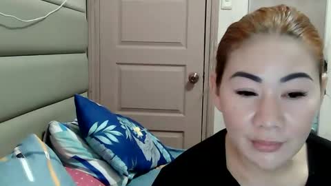 HOT MOMMY ZEPHYR online show from 04.17.26