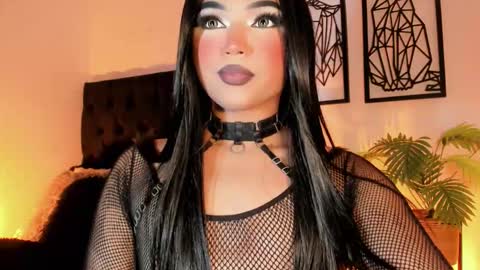 Snapshot of miss_zz chatting on 11.24.25 miss_zz online show from 11.24.25