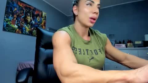 Alesyamuscledoll online show from 10.04.25