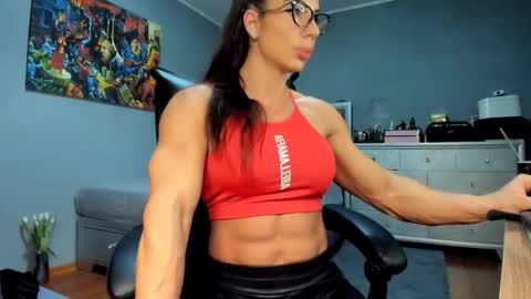 Alesyamuscledoll online show from 11.29.25