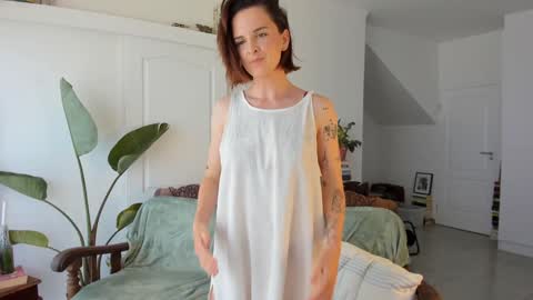 Alexandra Thorn online show from 12.01.25