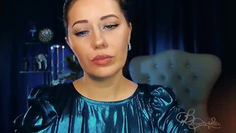 Snapshot of missbeverlymills chatting on 05.01.26 The divine Beverly online show from 05.01.26