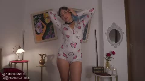 Snapshot of missbunnygirl chatting on 07.18.26 missbunnygirl online show from 07.18.26