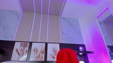 misscheelsee_as online show from 12.19.24