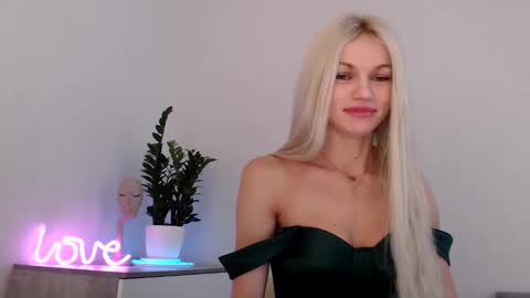 Snapshot of missemma1111 chatting on 12.02.24 EMMA online show from 12.02.24