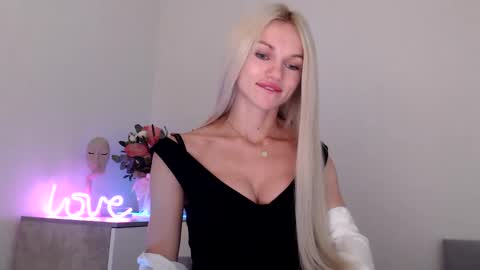 Snapshot of missemma1111 chatting on 12.03.24 EMMA online show from 12.03.24