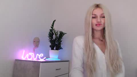 Snapshot of missemma1111 chatting on 12.06.24 EMMA online show from 12.06.24