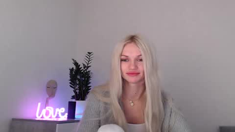 Snapshot of missemma1111 chatting on 12.18.24 EMMA online show from 12.18.24