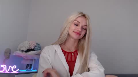 Snapshot of missemma1111 chatting on 01.10.25 EMMA online show from 01.10.25