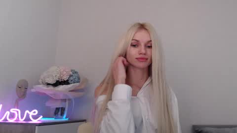 Snapshot of missemma1111 chatting on 01.10.25 EMMA online show from 01.10.25