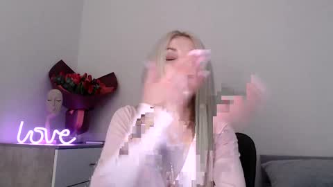 Snapshot of missemma1111 chatting on 02.05.25 EMMA online show from 02.05.25