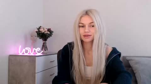 Snapshot of missemma1111 chatting on 03.08.25 EMMA online show from 03.08.25