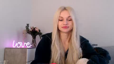 Snapshot of missemma1111 chatting on 03.12.25 EMMA online show from 03.12.25