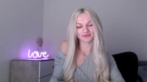 Snapshot of missemma1111 chatting on 12.16.25 EMMA online show from 12.16.25