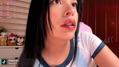 Snapshot of missesmeralda chatting on 11.26.25 Julieta Arboleda but i like call me esme online show from 11.26.25