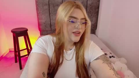 missevans_ online show from 12.18.25