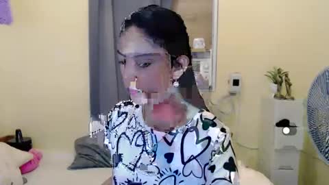 Snapshot of missindependent999 chatting on 02.11.25 jj online show from 02.11.25