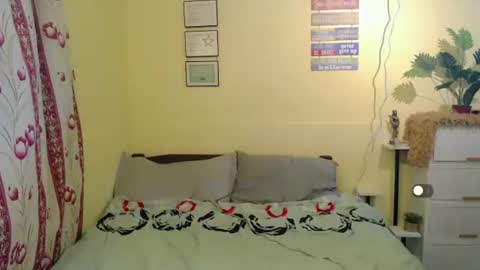 Snapshot of missindependent999 chatting on 11.25.25 jj online show from 11.25.25