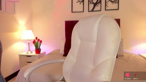 Bella Castillo online show from 12.16.25