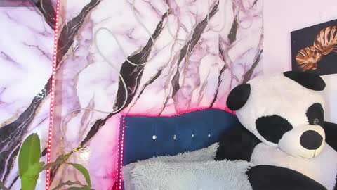 kassandra lazcano online show from 04.18.26