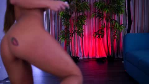 Snapshot of misskiarra chatting on 03.06.25 misskiarra online show from 03.06.25