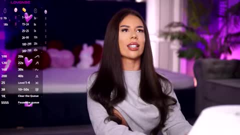 Snapshot of misskiarra chatting on 09.25.25 misskiarra online show from 09.25.25