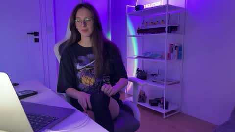 misslalii online show from 09.30.25