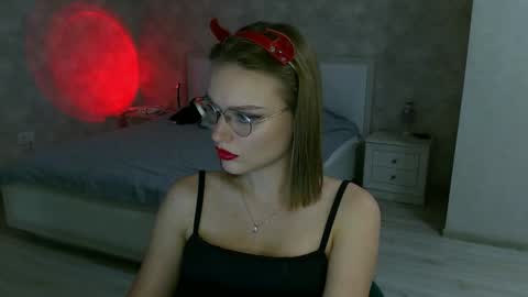 Snapshot of missmariat chatting on 10.26.25 OneGoddess online show from 10.26.25