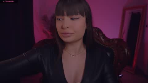 LUXXANDRA online show from 02.11.25