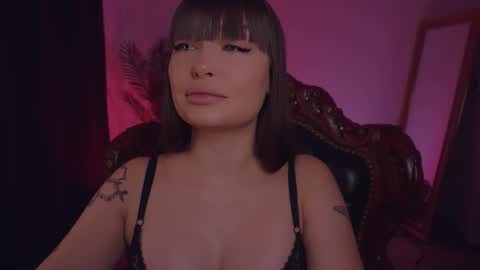 LUXXANDRA online show from 02.19.25