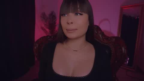 LUXXANDRA online show from 02.25.25