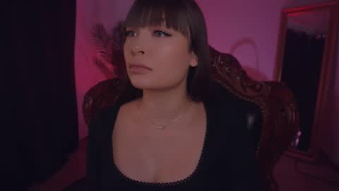 LUXXANDRA online show from 02.25.25