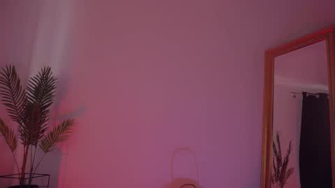 LUXXANDRA online show from 02.25.25